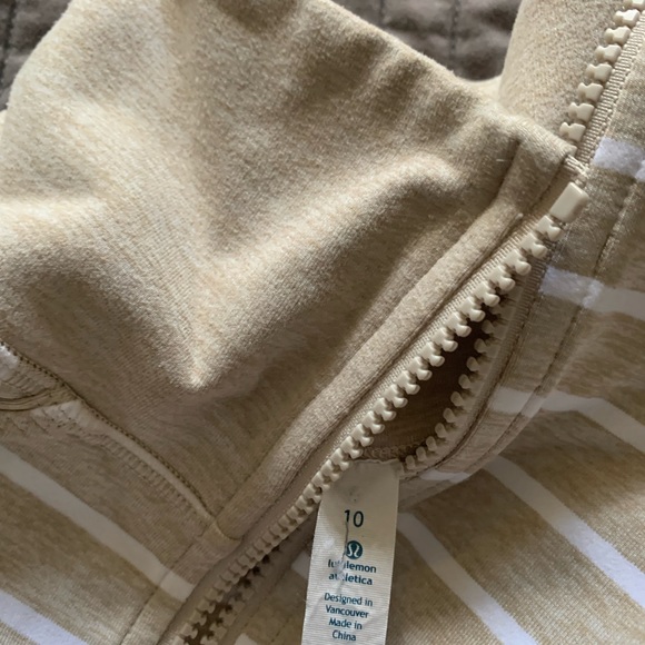 Like new Lululemon zipper layer jacket - Picture 5 of 8
